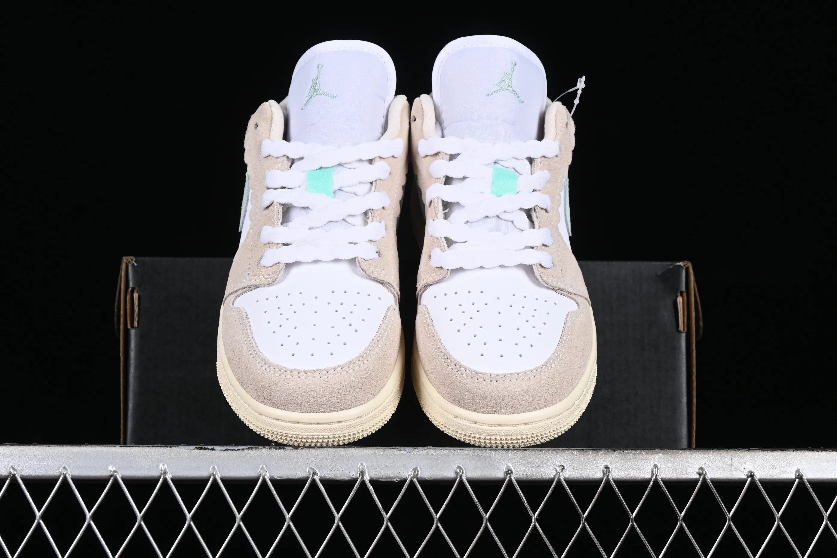 All categories Air Jordan Jordan series basketball shoes Air Jordan 1 Low G version pure original Air Jordan 1 Low AJ1 Joe 1 pink and white low-top cultural casual sneakers DZ5356-800